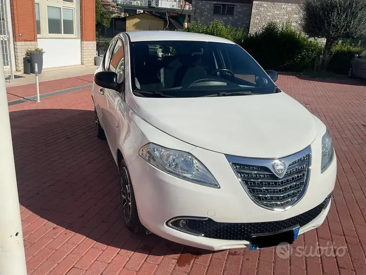 Lancia Ypsilon 2015 photo 5