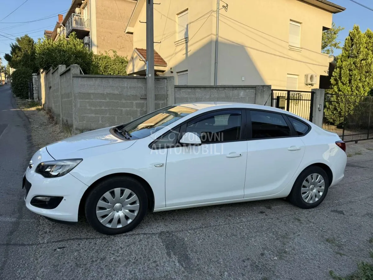 Opel Astra 2020 photo 2