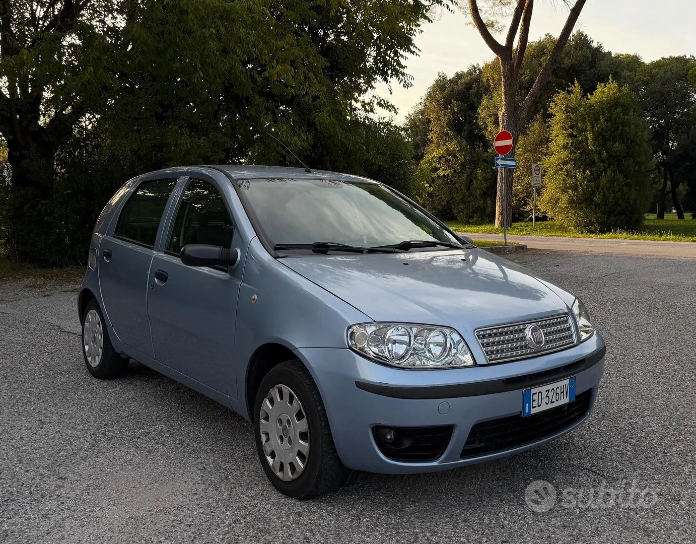 Fiat Punto 2010 photo 2