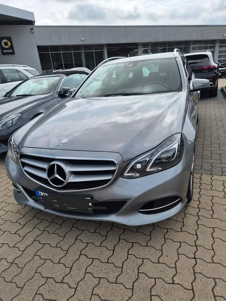 Mercedes-Benz E 220