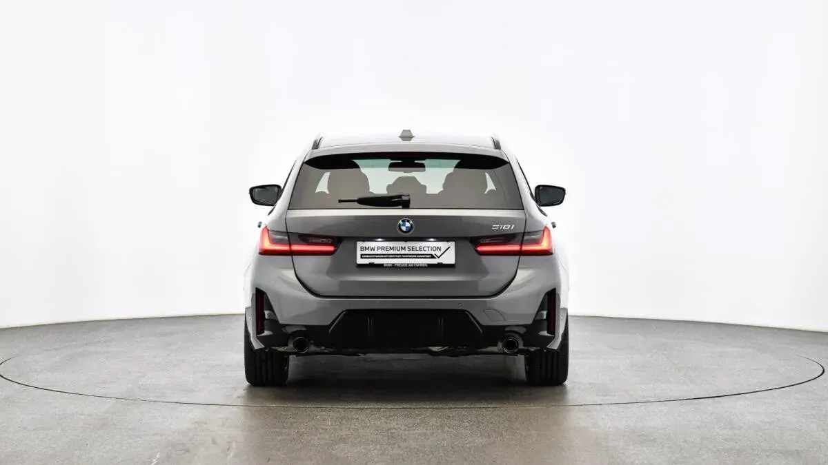 BMW 3 Series 2025 photo 2