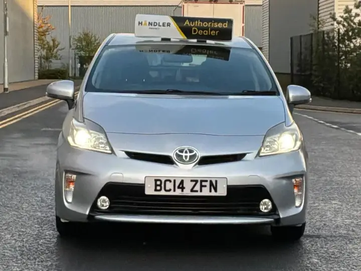 Toyota Prius 2014 photo 2