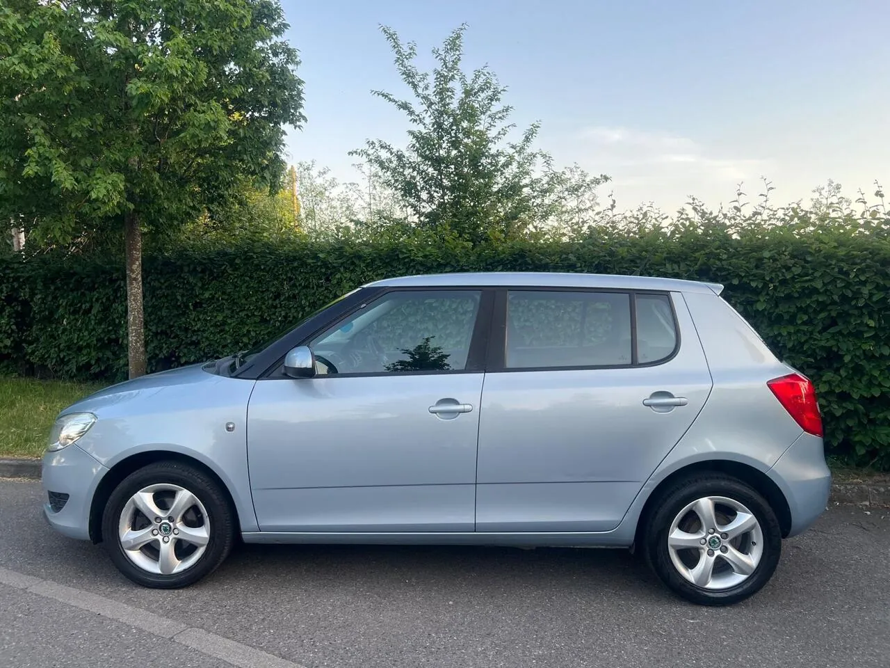 Skoda Fabia 2011 photo 2