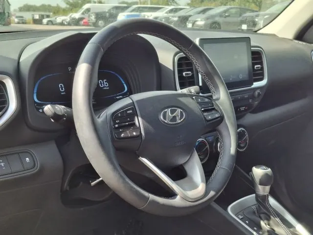 Hyundai Venue 2023 photo 2