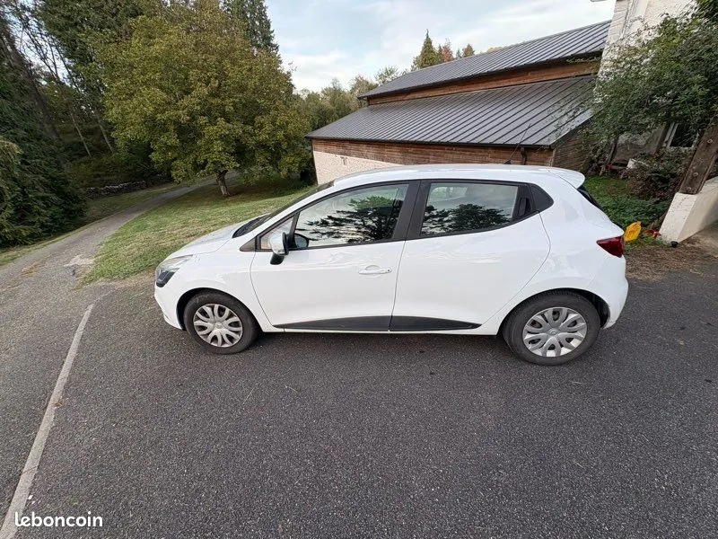 Renault Clio 2017 photo 2