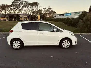 Toyota Vitz 2014 photo 4