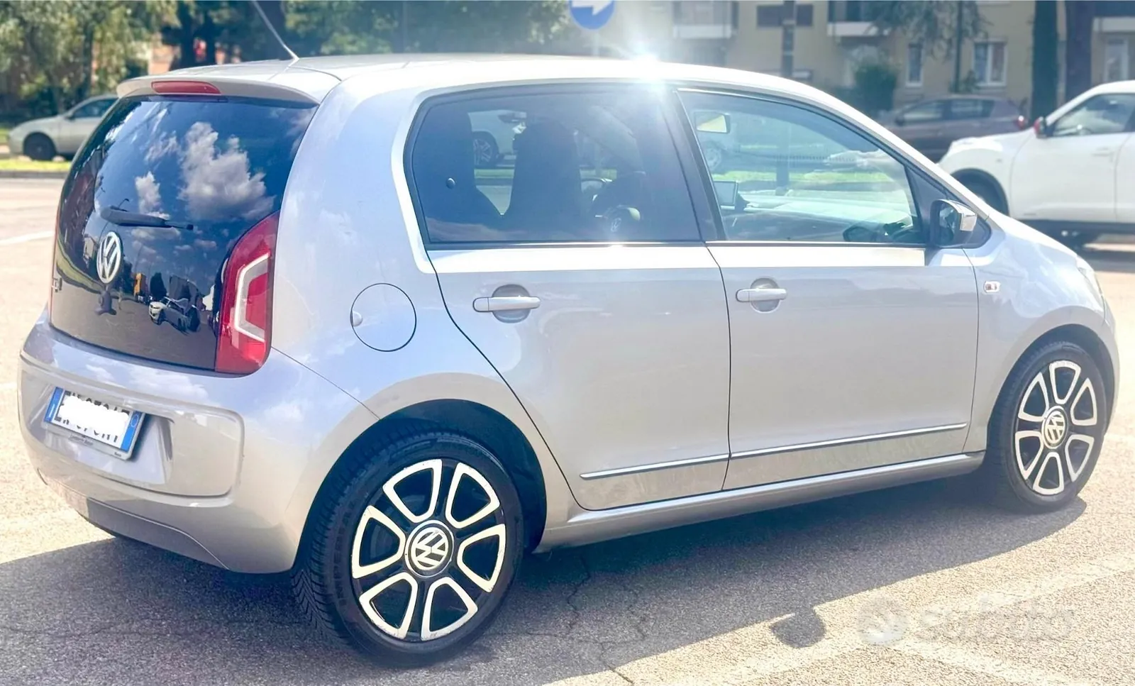 Volkswagen Up 2014 photo 4