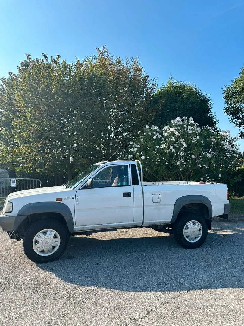 Tata Pick Up 2007 photo 2