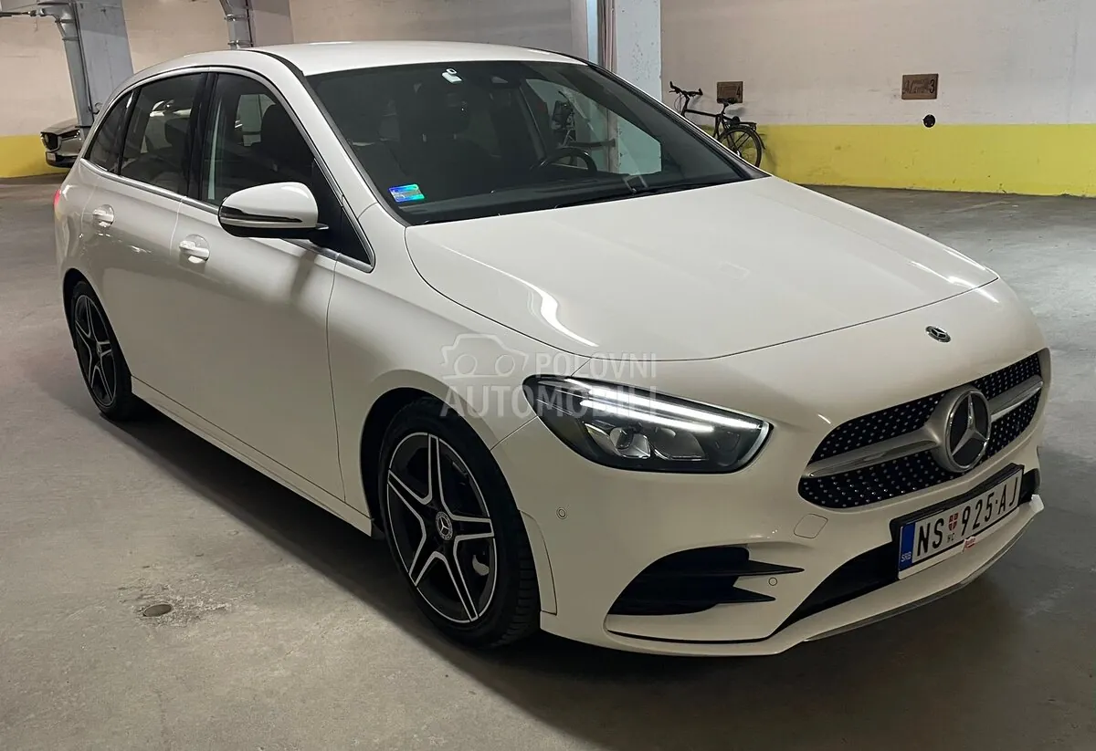 Mercedes-Benz B 180