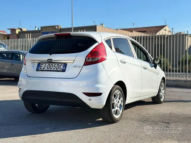 Ford Fiesta 2011 photo 4