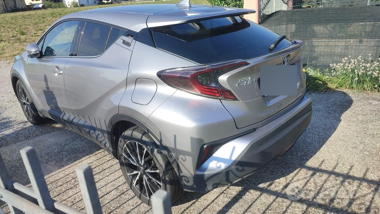 Toyota C-Hr 2018 photo 2