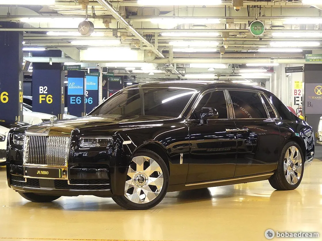 Rolls-Royce Phantom 2024 photo 2