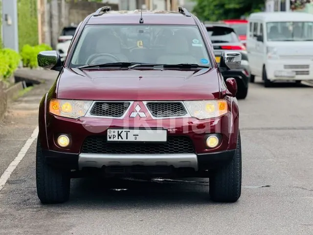 Mitsubishi Montero 2012 photo 4