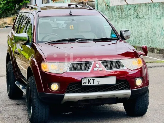 Mitsubishi Montero 2012 photo 3