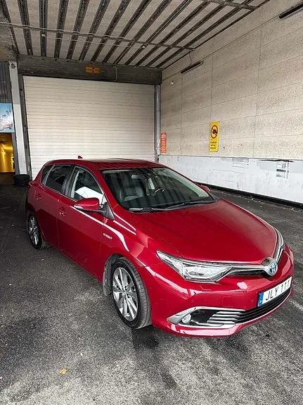 Toyota Auris 2018 photo 2