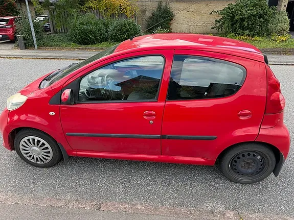 Peugeot 107 2008 photo 3