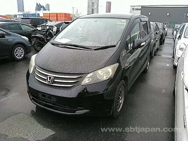 Honda Freed 2010 photo 2