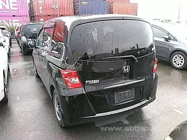 Honda Freed 2010 photo 3
