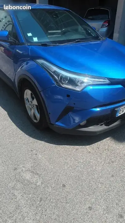 Toyota C-Hr 2017 photo 2