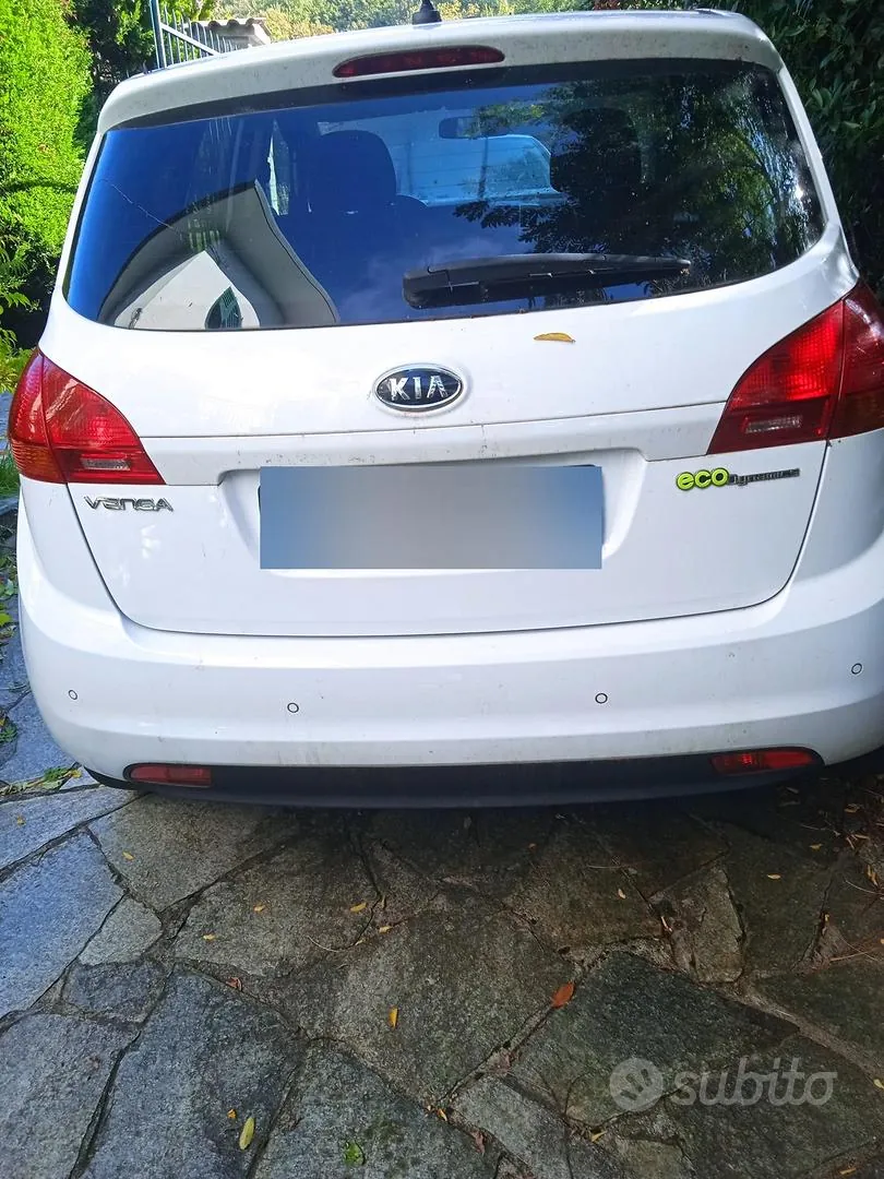 Kia Venga 2011 photo 2