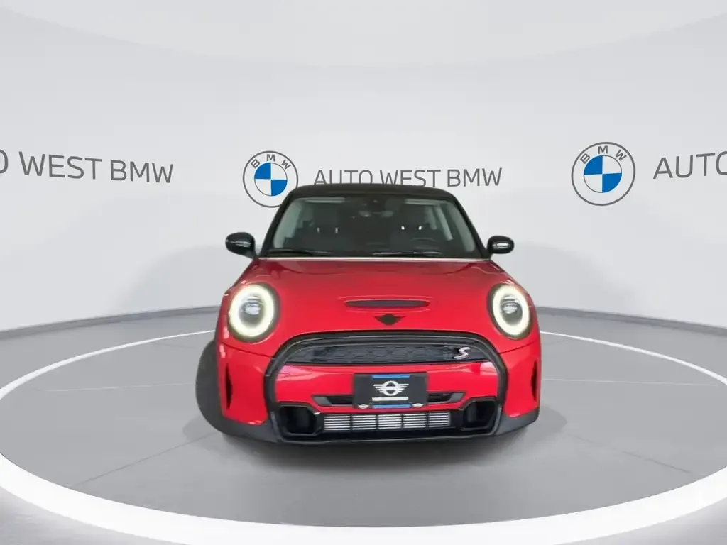 Mini 3 Door 2024 photo 3