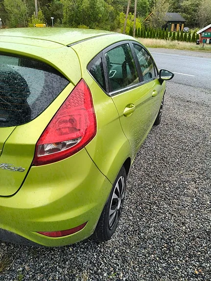 Ford Fiesta 2012 photo 2
