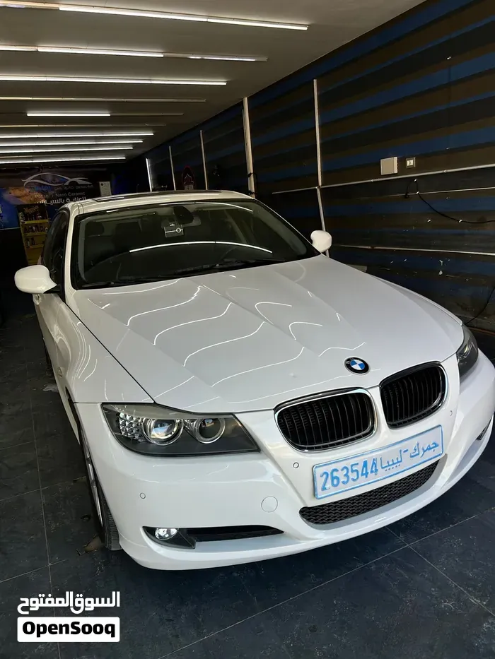 BMW 3 Series 2011 photo 2