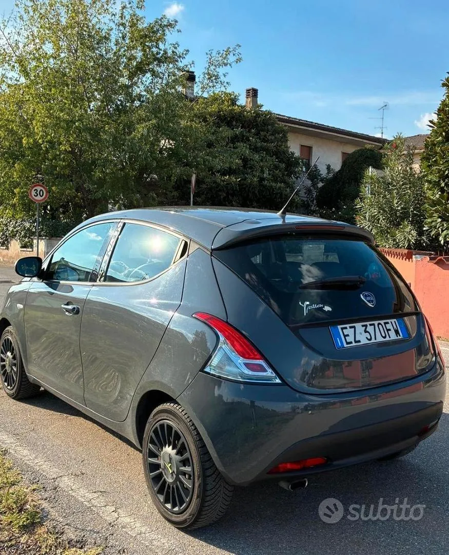 Lancia Ypsilon 2015 photo 4