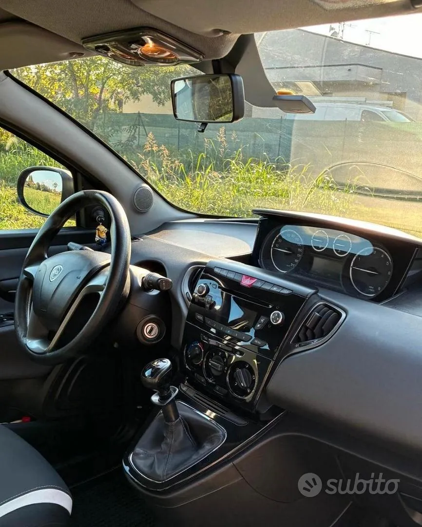 Lancia Ypsilon 2015 photo 5