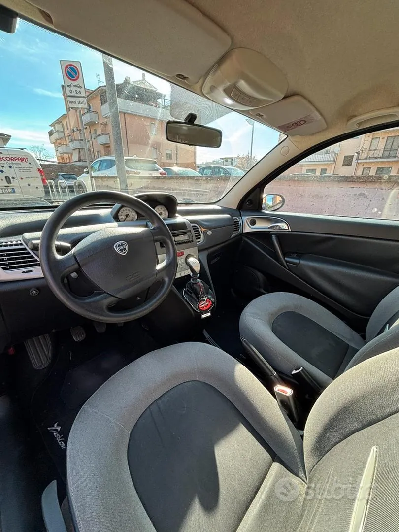 Lancia Ypsilon