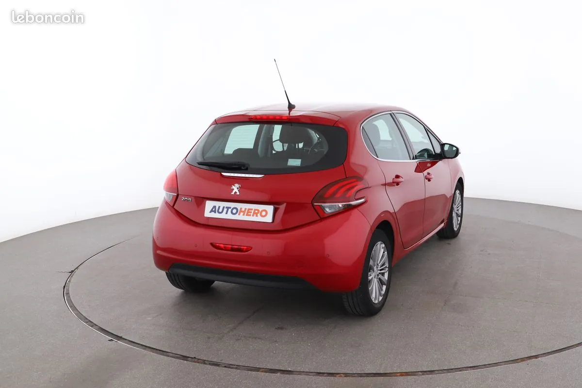 Peugeot 208 2018 photo 3