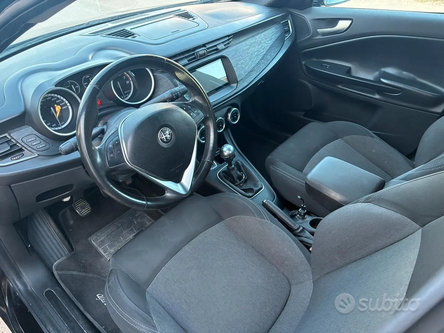 Alfa Romeo Giulietta 2012 photo 4