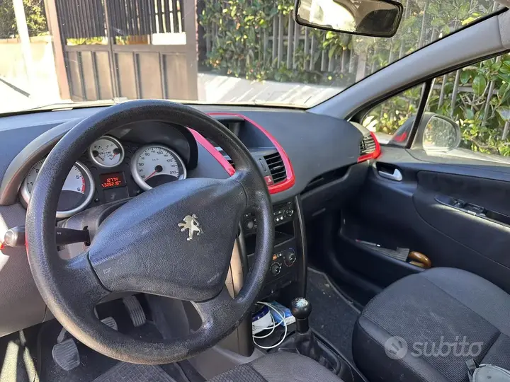 Peugeot 207 2010 photo 4