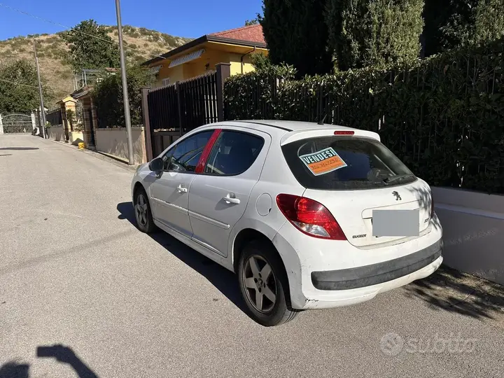 Peugeot 207 2010 photo 5