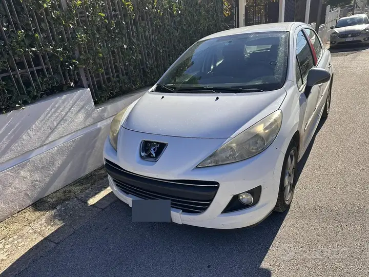 Peugeot 207 2010 photo 3