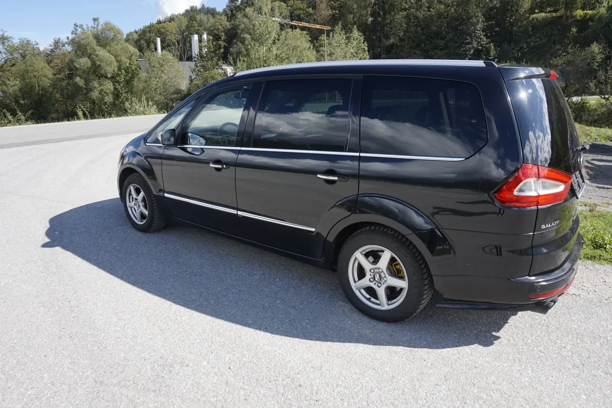 Ford Galaxy 2013 photo 3