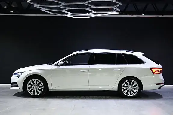 Skoda Superb 2021 photo 5