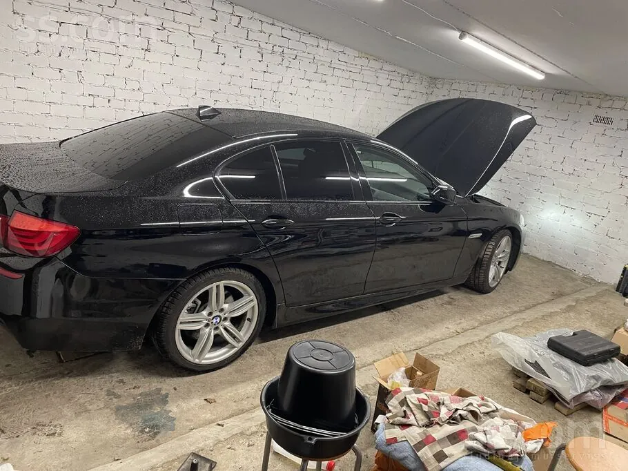 BMW 530 2011 photo 2