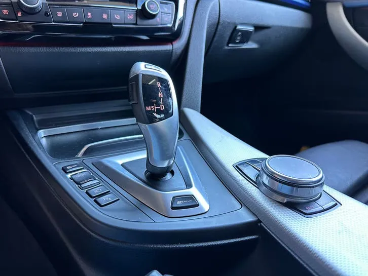 BMW 3 Series 2016 photo 3