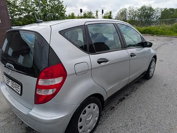 Mercedes-Benz A150 2004 photo 2