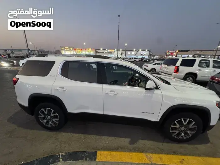 GMC Acadia 2023 photo 4