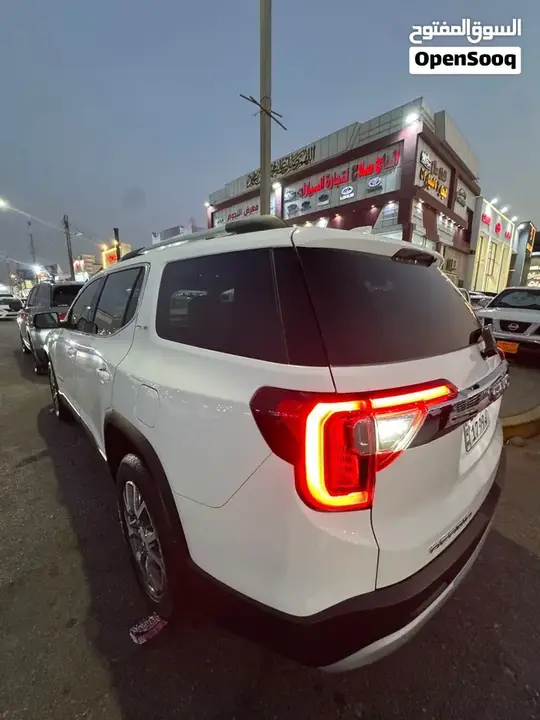 GMC Acadia 2023 photo 2