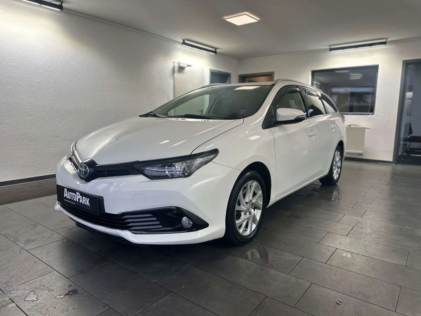 Toyota Auris 2018 photo 2