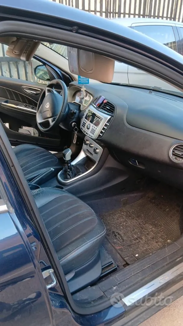 Lancia Delta 2010 photo 2