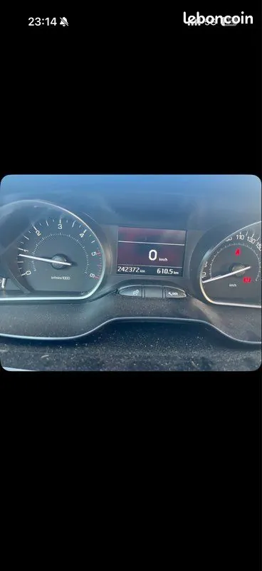 Peugeot 208 2017 photo 3