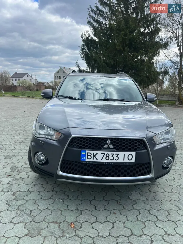 Mitsubishi Outlander 2012 photo 2