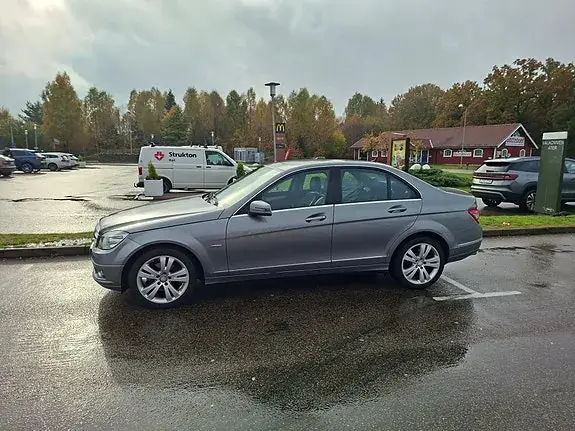 Mercedes-Benz C 220 2011 photo 4