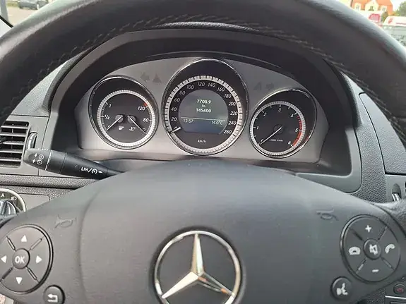 Mercedes-Benz C 220 2011 photo 3