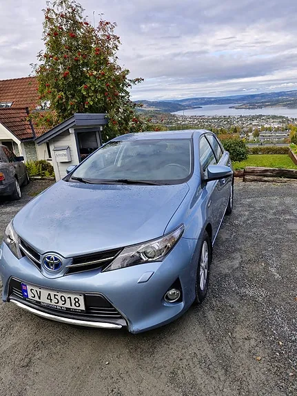 Toyota Auris 2013 photo 2