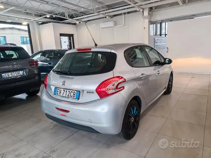 Peugeot 208 2014 photo 4
